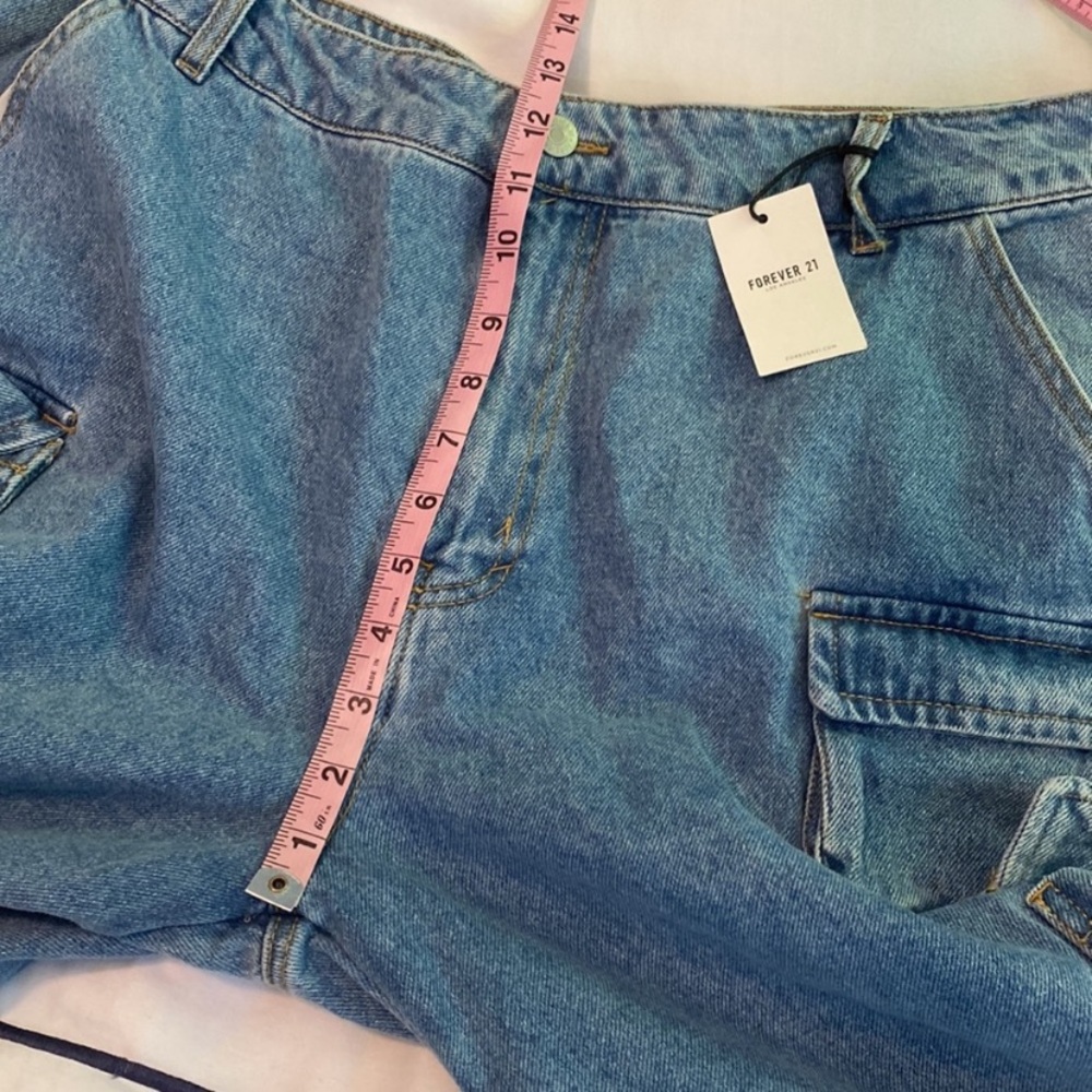 Forever 21 Relaxed Cargo Jeans NWT - Picture 5 of 8
